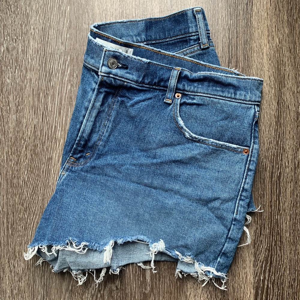 Abercrombie & Fitch Mid Rise Mom Short